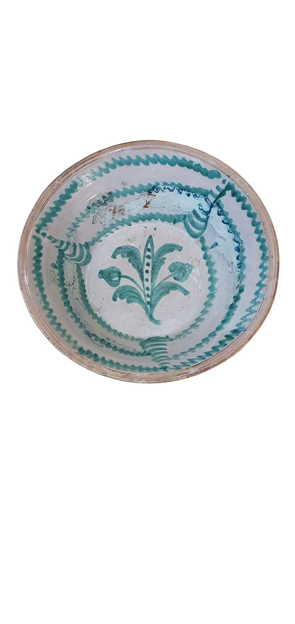 Lebrillo, S. XIX - XX. Cerámica de Fajalauza - Granada, vidriada o esmaltada en blanco y verde con tres cenefas, panochas y un ramo central., lote 60
