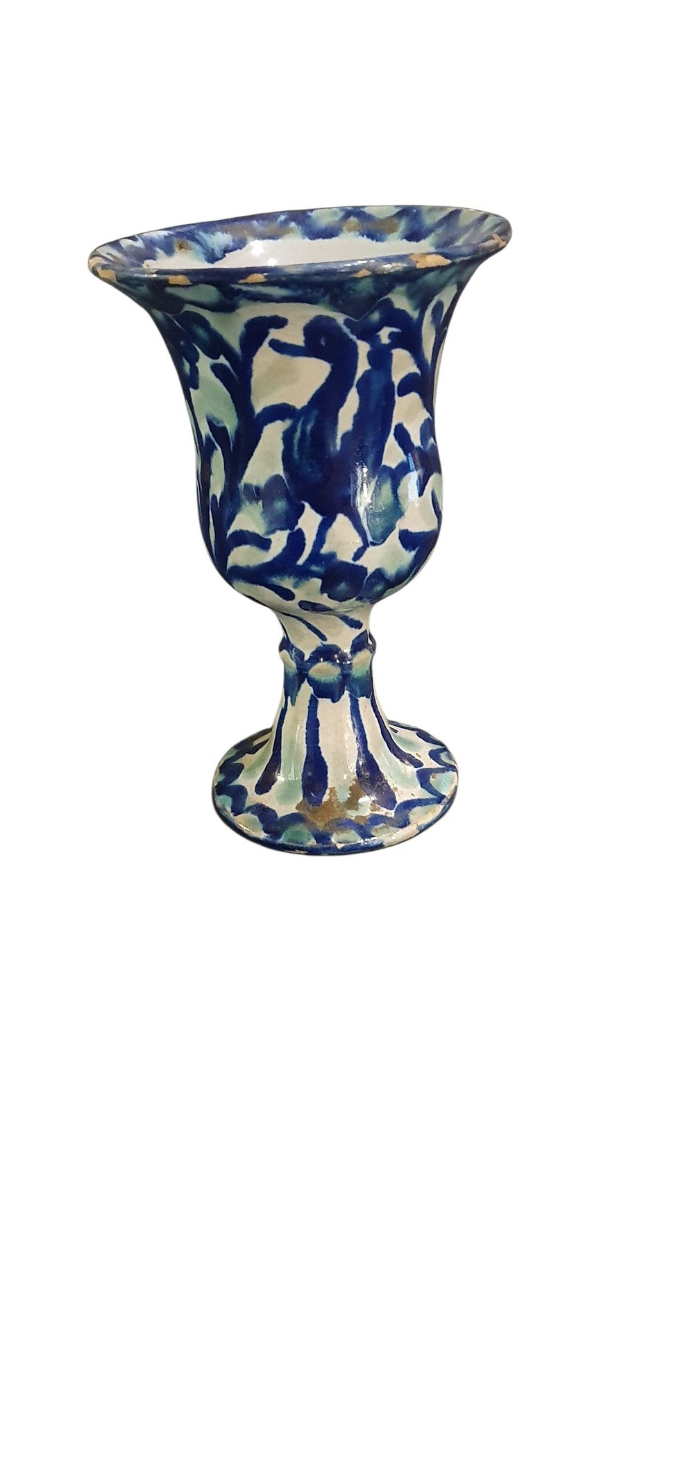 Copa, años 50. Cerámica de Fajalauza - Granada, vidriado o esmaltado en azul, verde y blanco representando una granada…, lote 92