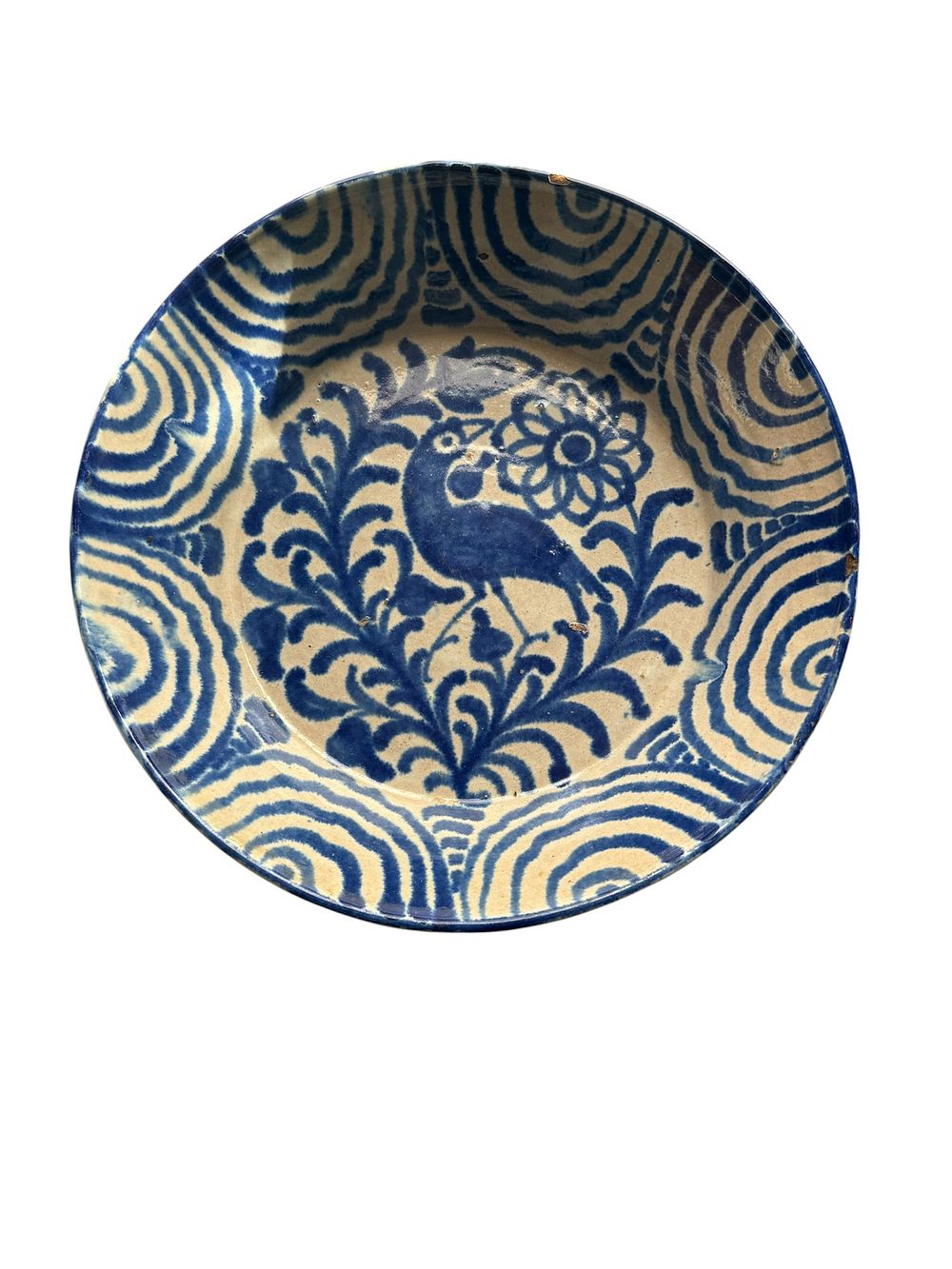 Fuente o lebrillo , S.XIX - XX . Representa un pájaro con ramos de capullos a los lados ., lote 114