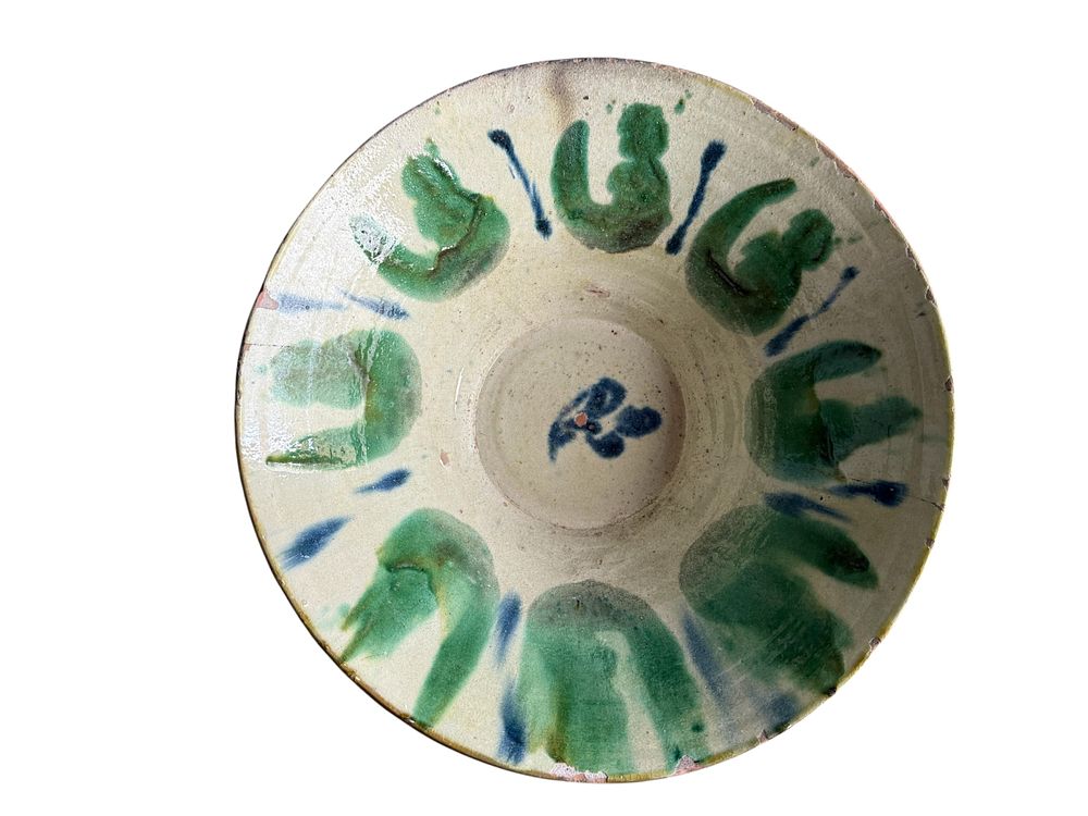 Lebrillo S.XIX . . Cerámica vidriada o esmaltada en blanco , verde Y azul .Lebrillo mixto Granada -Almería ., lote 129
