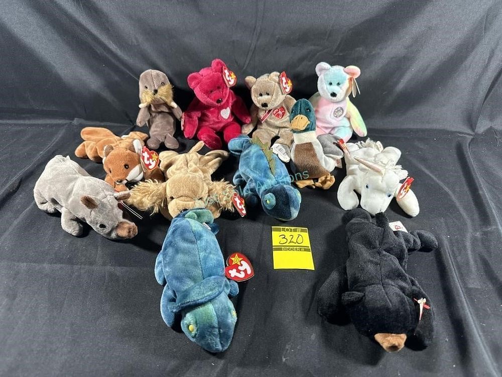 Lot 320: 12 Beanie Babies w Tags