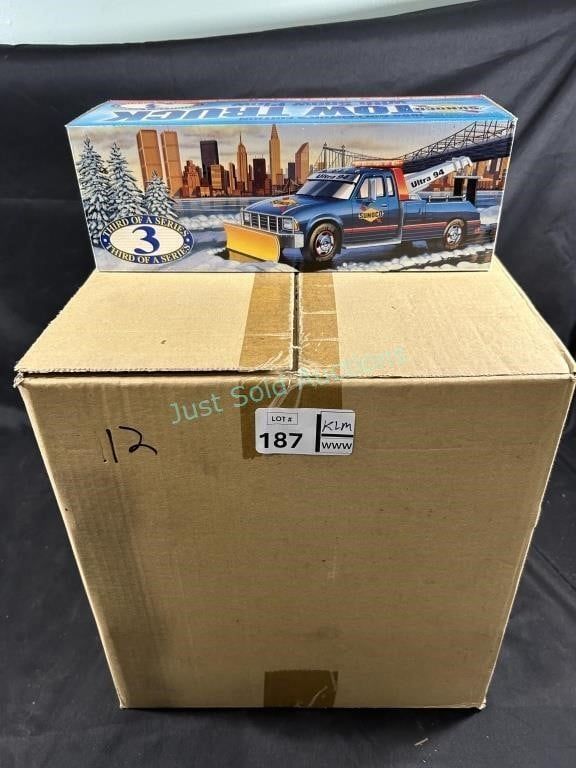 Lot 187: 12 Sunoco Tow Truck with Snow Plow