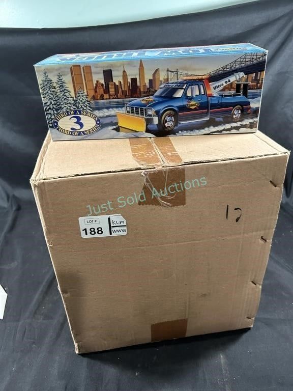 Lot 188: 12 Sunoco Tow Truck with Snow Plow