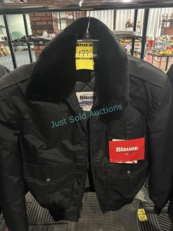 Lot 177: NWT Blauer Lightweight Bomber Jacket