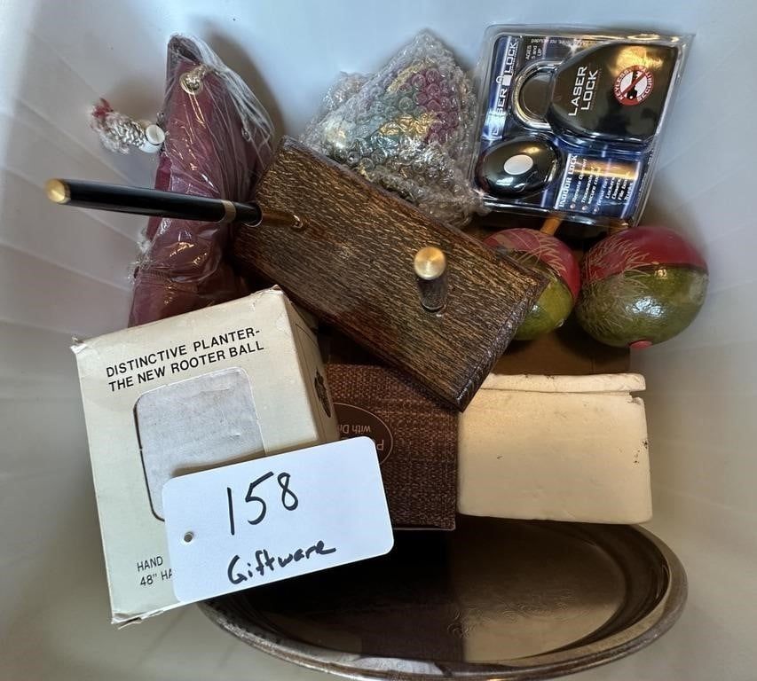 Lot 158: Box of Giftware