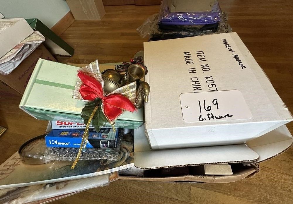 Lot 169: Large Lot of Giftware
