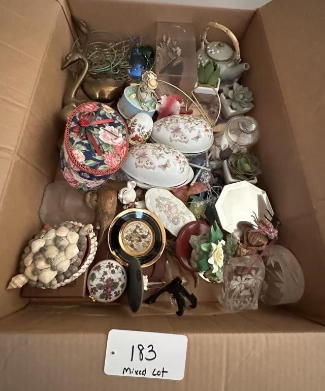 Lot 183: Mixed Lot of Small Decor