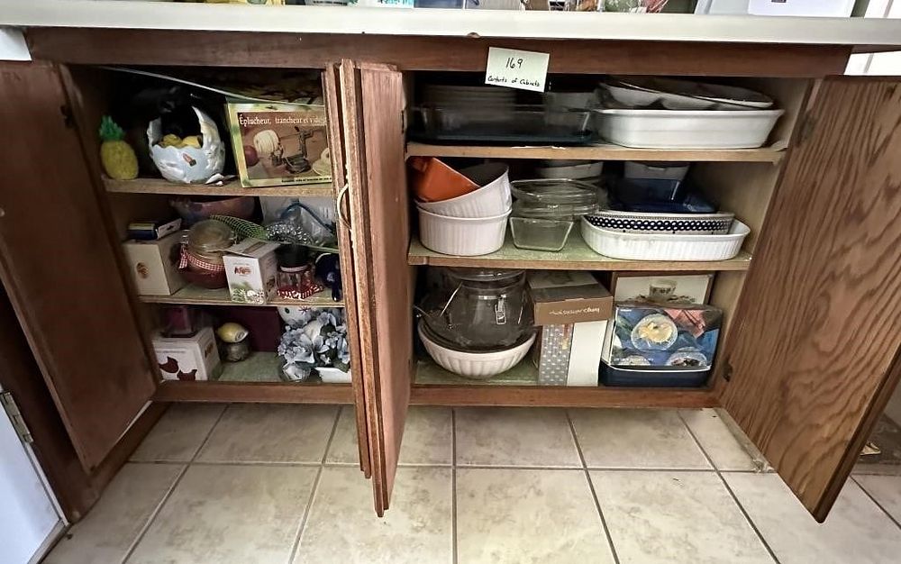 Lot 169: Contents of Cabinet