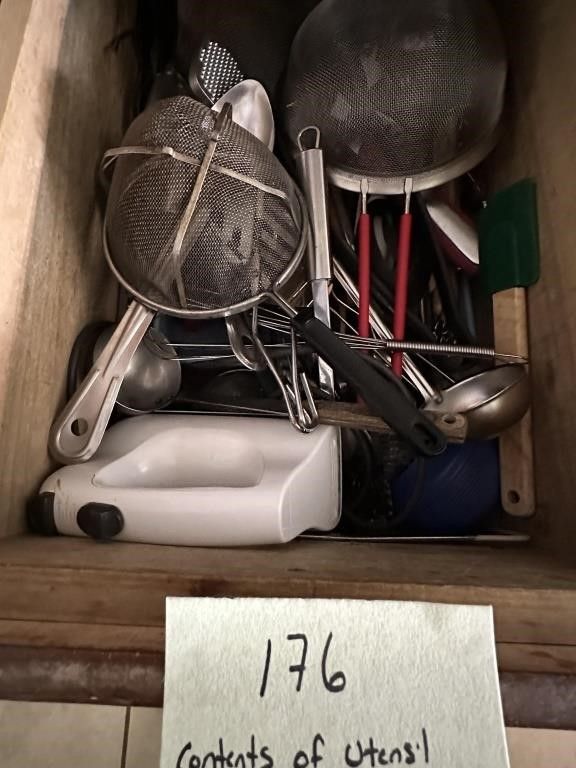 Lot 176: Contents of Utensil Drawer