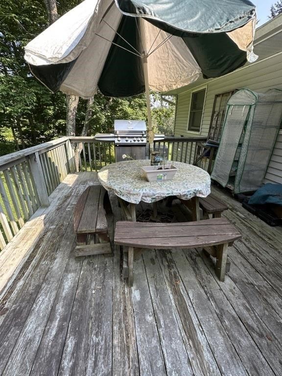 Lot 213: Round Picnic Table, benches and Umbrella