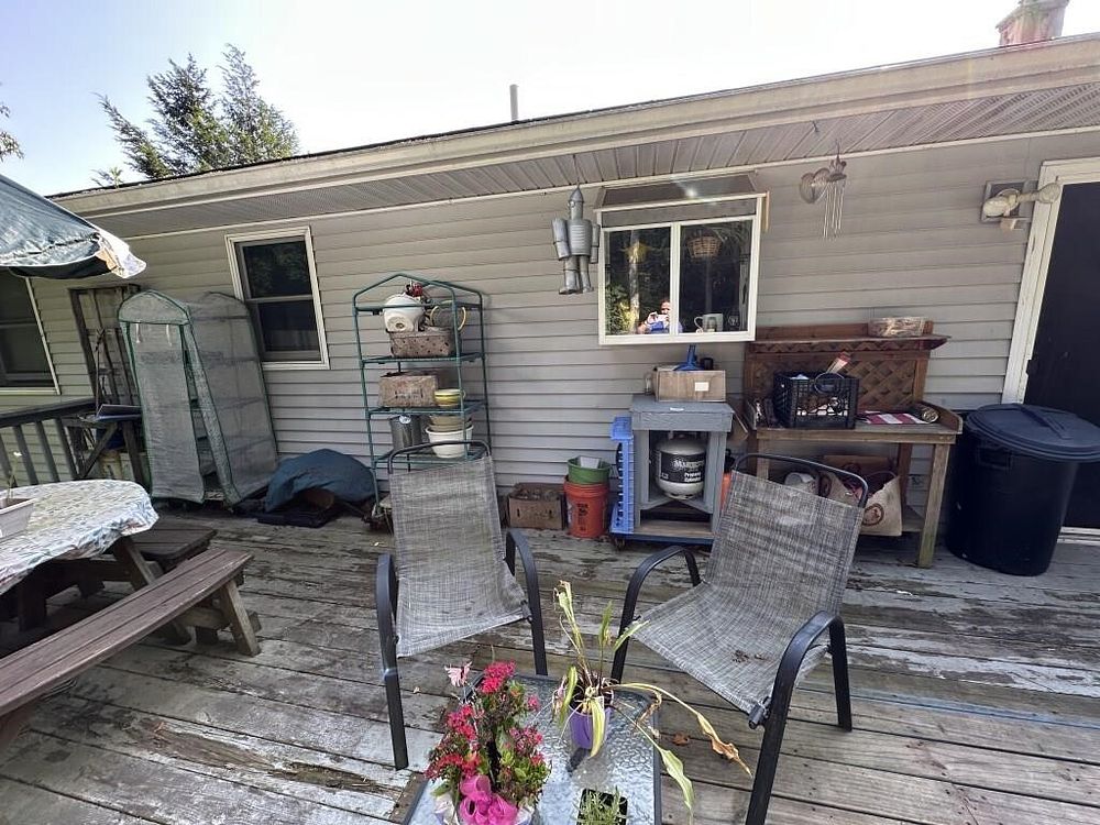 Lot 215: Pickers Rights of Deck Contents