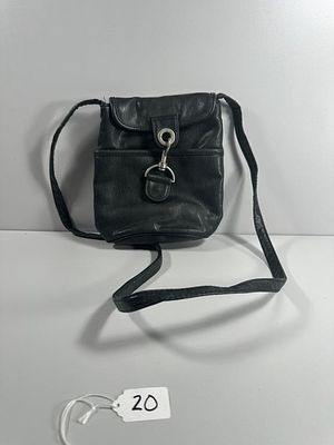 STEFANO INTERNATIONAL Black Leather Crossbody Shou. A STEFANO INTERNATIONAL black leather 