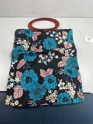 A Lady's Pride Floral Fold-Over Flap Handbag. A Lady's Pride floral fold-over flap handbag 