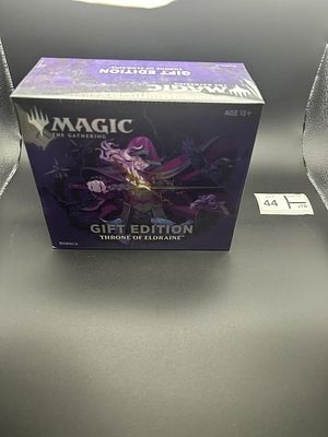 Throne of Eldraine - Bundle Gift Edition. Sealed 1 Collector Booster• 1 special oversized 