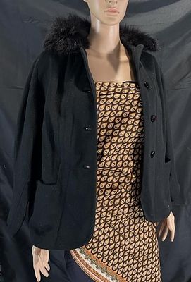 Ladies Vintage Wool Jacket w Faux Fur Collar. Fur collar needs to be resewed on