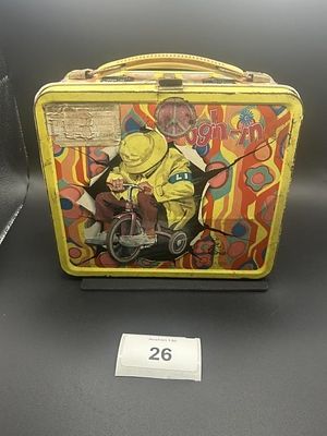 1970 Laugh-in Lunch Box. Rowan And Martin No Thermos Crack near Latch