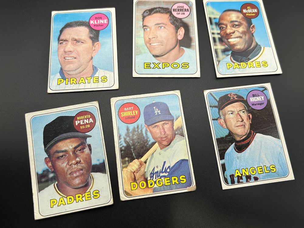 Lot 140: A Collection of Six 1969 Topps Baseball Cards