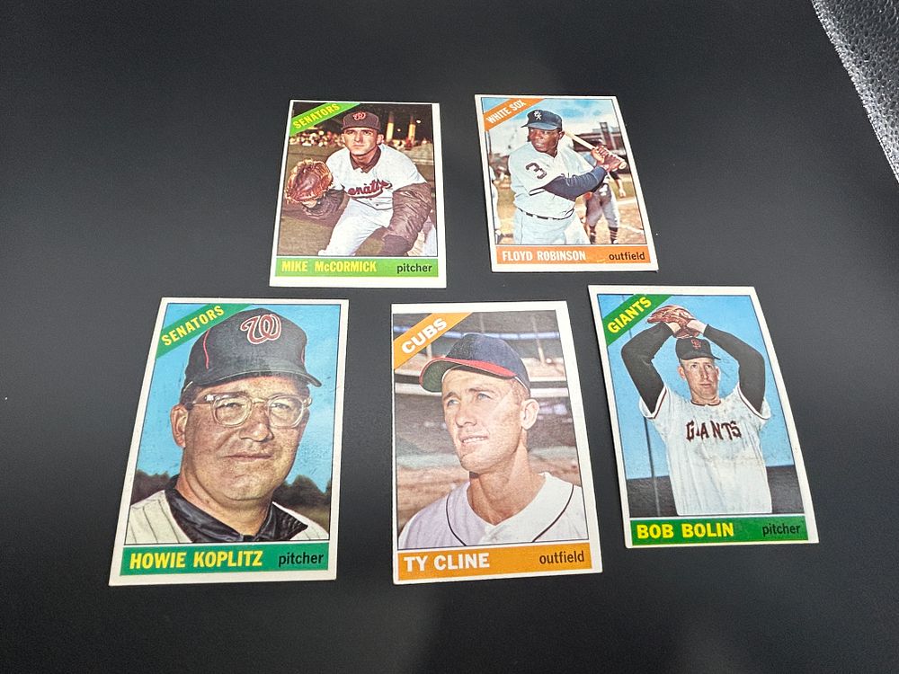 Lot 148: A Lot of 5 Vintage 1965 and 1966 Topps Baseball Cards