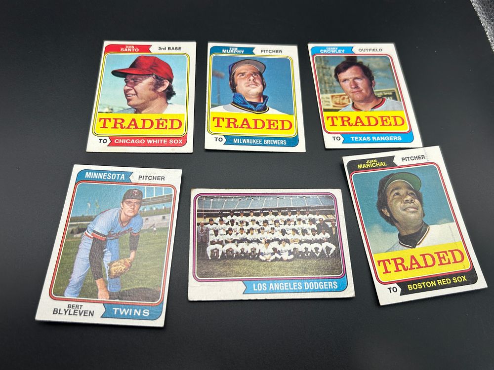 Lot 164: A Collection of six 1974 Topps Baseball Cards Including Three Hall of Famers