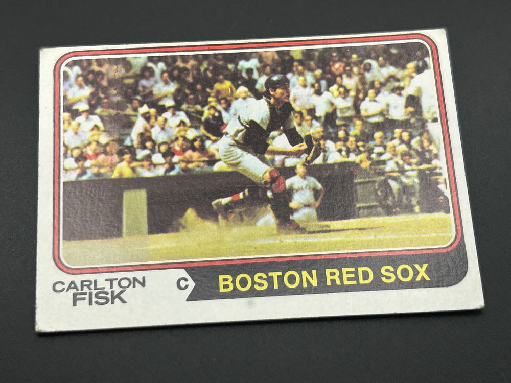 Lot 166: 1974 Topps Carlton Fisk #105 Boston Red Sox Baseball Card