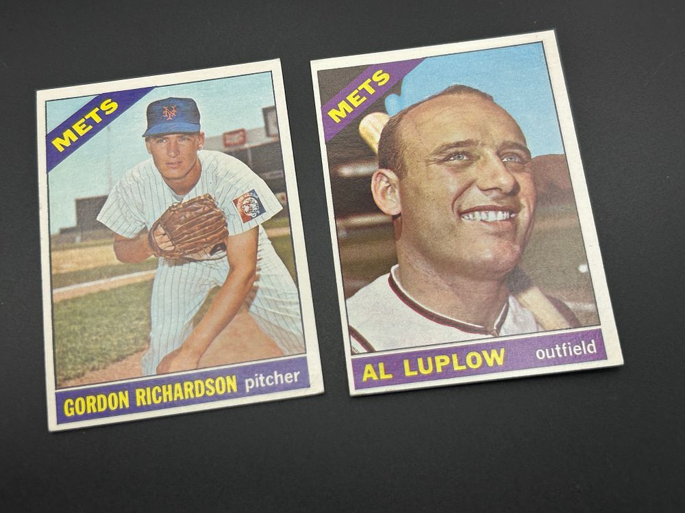 Lot 187: A Pair of 1966 Topps New York Mets Baseball Cards Gordon Richardson and Al Luplow