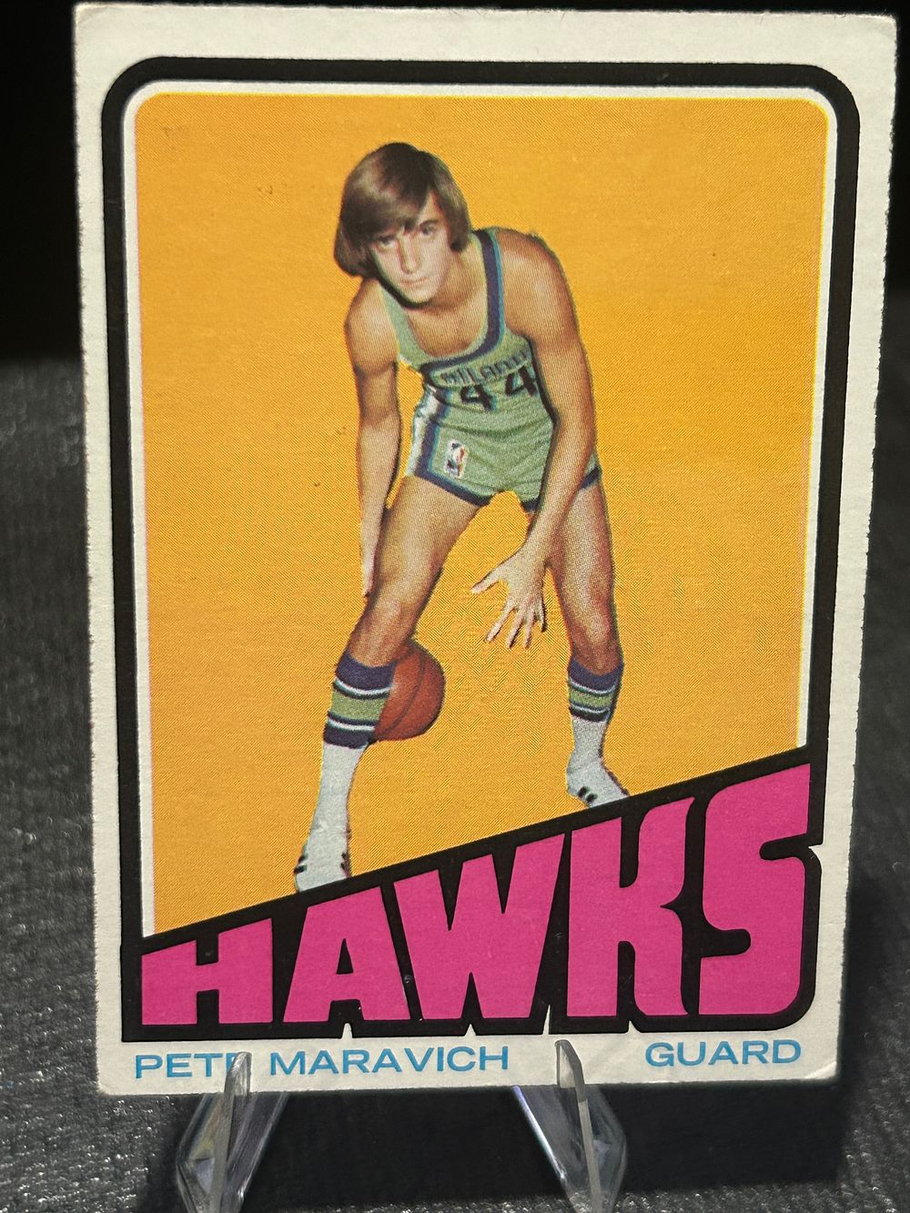 Lot 254: 1972-73 Topps Pete Maravich #5 Basketball Card Atlanta Hawks