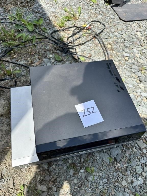 Lot 252: Electronics Lot