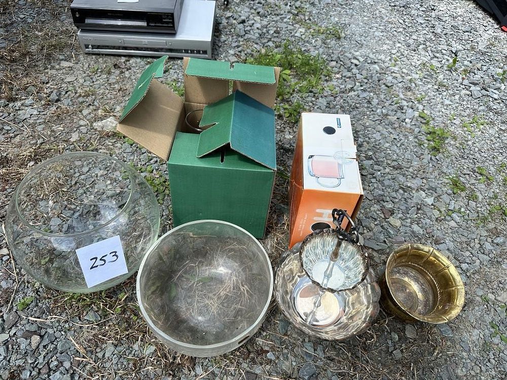 Lot 253: Kitchenware Lot
