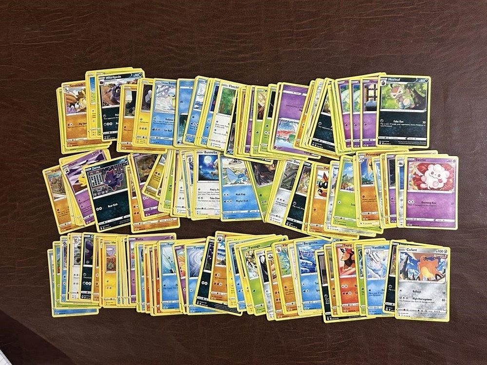 Lot 333: Pokémon Trading Card Lot 150+ Cards