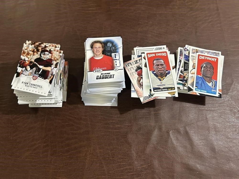 Lot 337: Football Trading Card Lot 600+ Cards