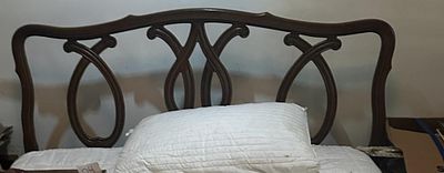 Traditional Style Dark Wood Headboard & Bed Frame. Full Size
