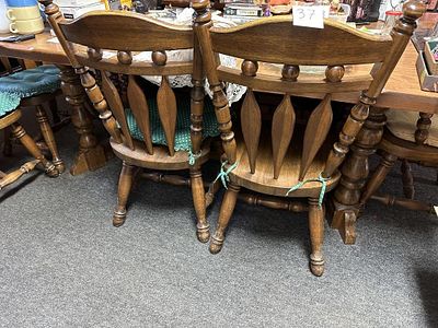 Tell City Oak Dining Set w/ 6 Chairs & 2 Leaves. 77.5 inches long (6' 5.5") by 41.5 inches wide 