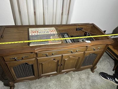 Vtg Magnavox Astro Sonic Stereo Console. Radio and Speakers work great! Record Player untestedNo 