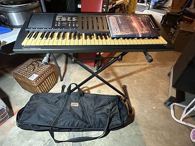 Yamaha PSR-83 Keyboard. with Cary Bag and StandNo Shipping