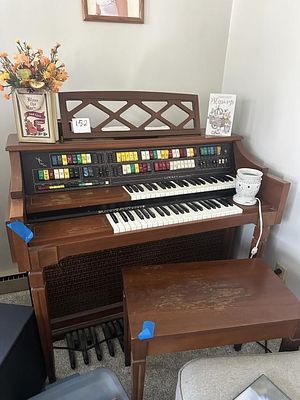 Lowrey Symphonic Holiday Electronic Organ. Mid-century Lowrey Symphonic Holiday electronic 