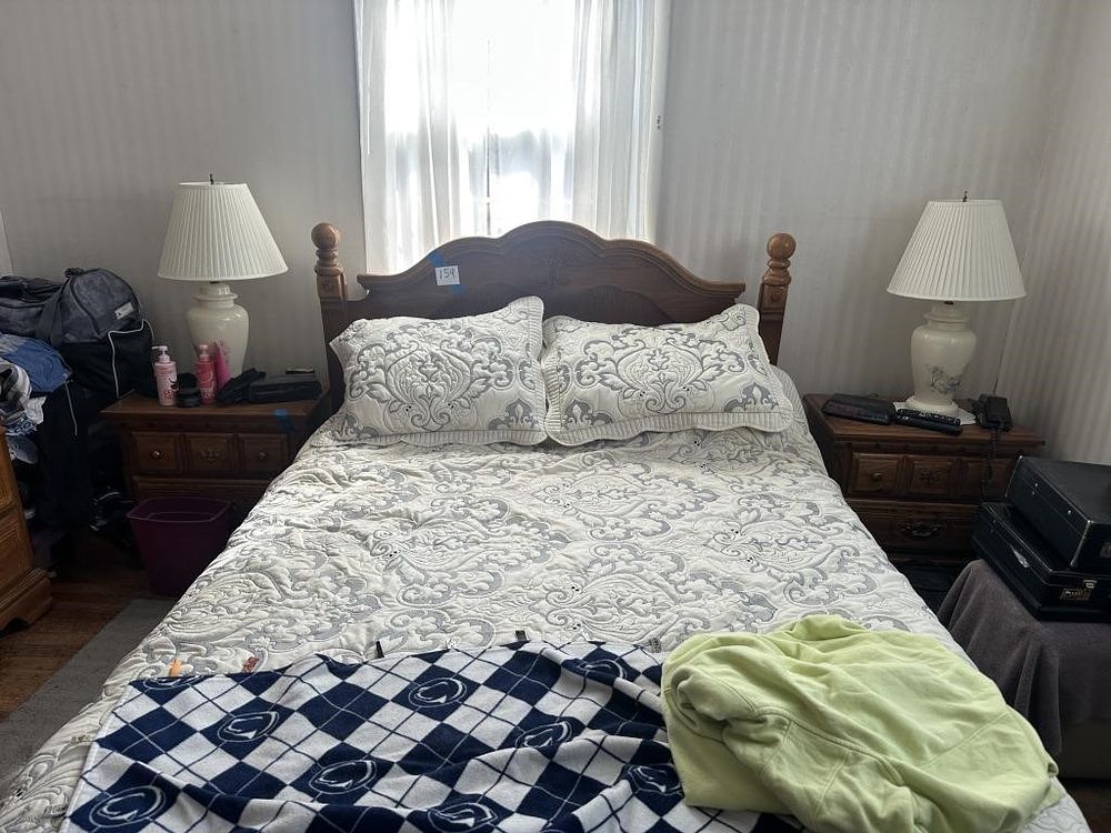 Lot 159: Country Oak Bedroom Set