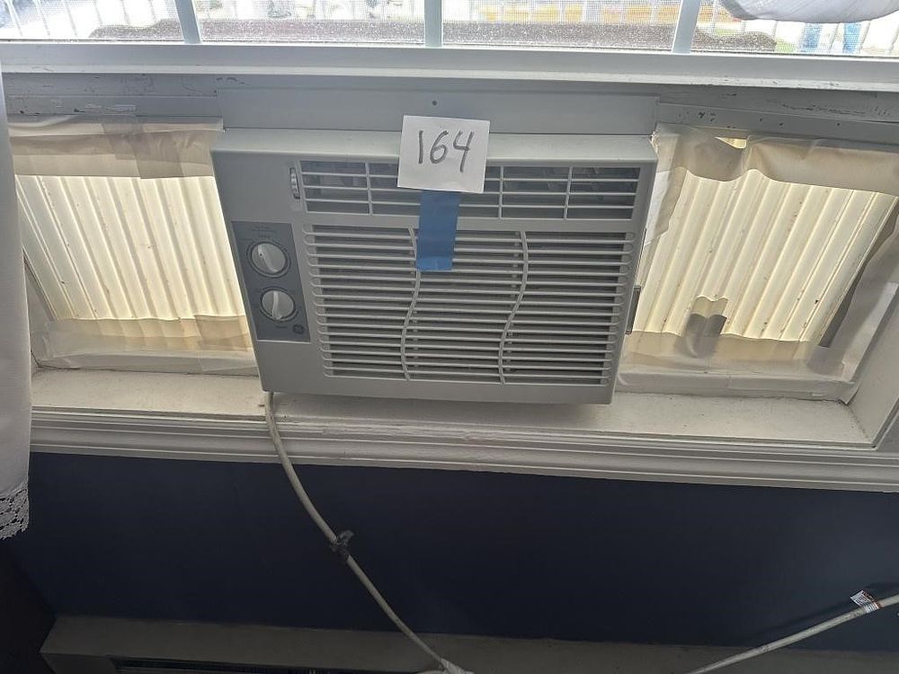Lot 164: GE 5,000 BTU Window Air Conditioner