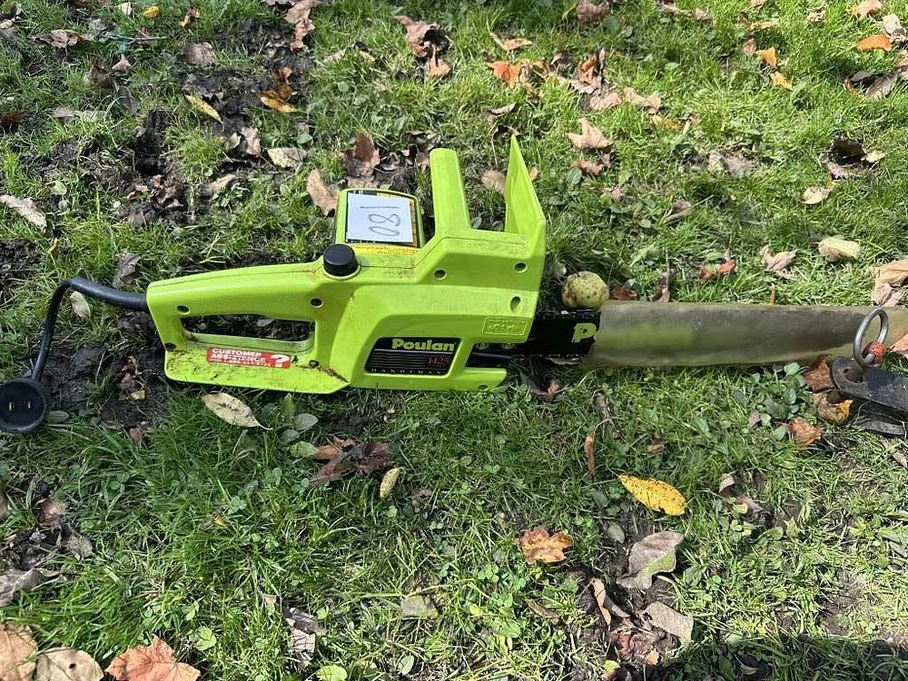 Lot 179: Poulan 14" Electric Chain Saw
