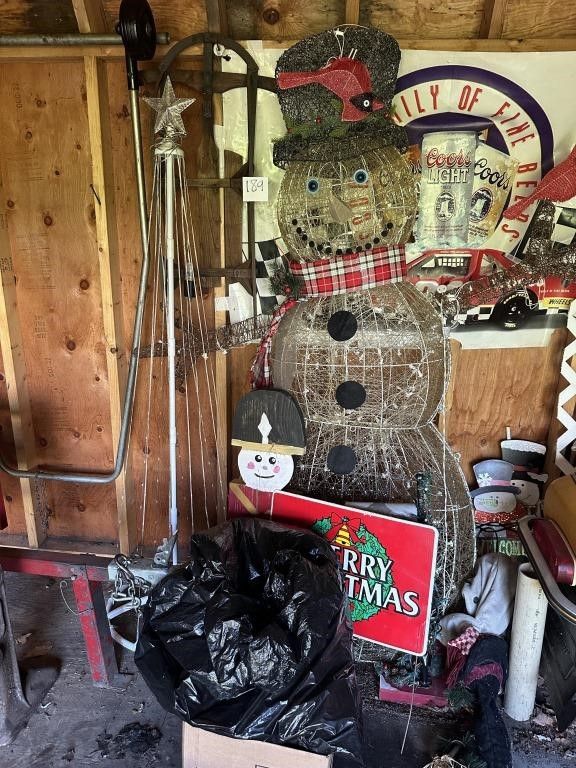 Lot 189: Large Lot of Outdoor Christmas Decor