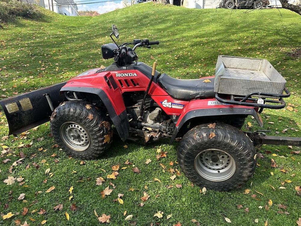 Lot 207: 1987 Honda FourTrax 350 4x4 ATV with Plow