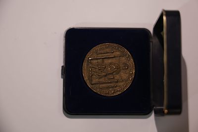 An official medal bearing the seal of the city of Duisburg, Germany.
