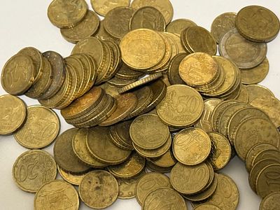 A collection of Euro coins, including: 
2 &times; 2 Euro coins 
1 &times; 1 Euro coin 
