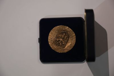 מדליה רשמית הנושאת את חותם העיר דויסבורג, גרמניה.