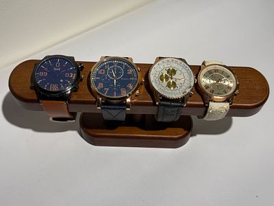 סט שעוני יד כרונוגרפים בעיצוב קלאסי.| השעונים אינם עובדים, לא נבדקו, ונמכרים As IS.