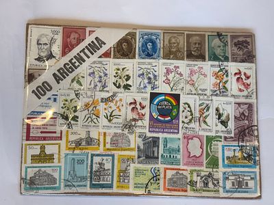 לוח אספני המכיל כ־100 בולים שונים של רפובליקת ארגנטינה, רובם מבוטלים בדואר. 
כולל מגוון רחב של 