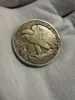 מטבע חצי דולר “Walking Liberty”, שנת 1942-D, כסף בטוהר 0.900, ארצות הברית.