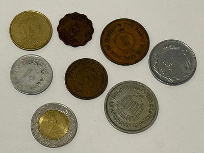 אוסף מטבעות ממדינות ערב.