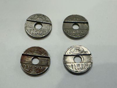 לוט של 4 אסימוני טלפון ישראליים ישנים (“טלפון”), בעיצוב דו-לשוני (עברית וערבית), עם חור מרכזי 