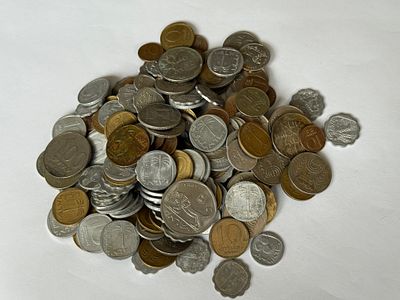 אוסף מטבעות ישראל. 
הפריטים לא נבדקו וייתכנו מציאות והפתעות. נמכר כמות שהוא (As Is).