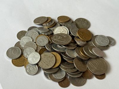 אוסף מטבעות ישראל. 
הפריטים לא נבדקו וייתכנו מציאות והפתעות. נמכר כמות שהוא (As Is).